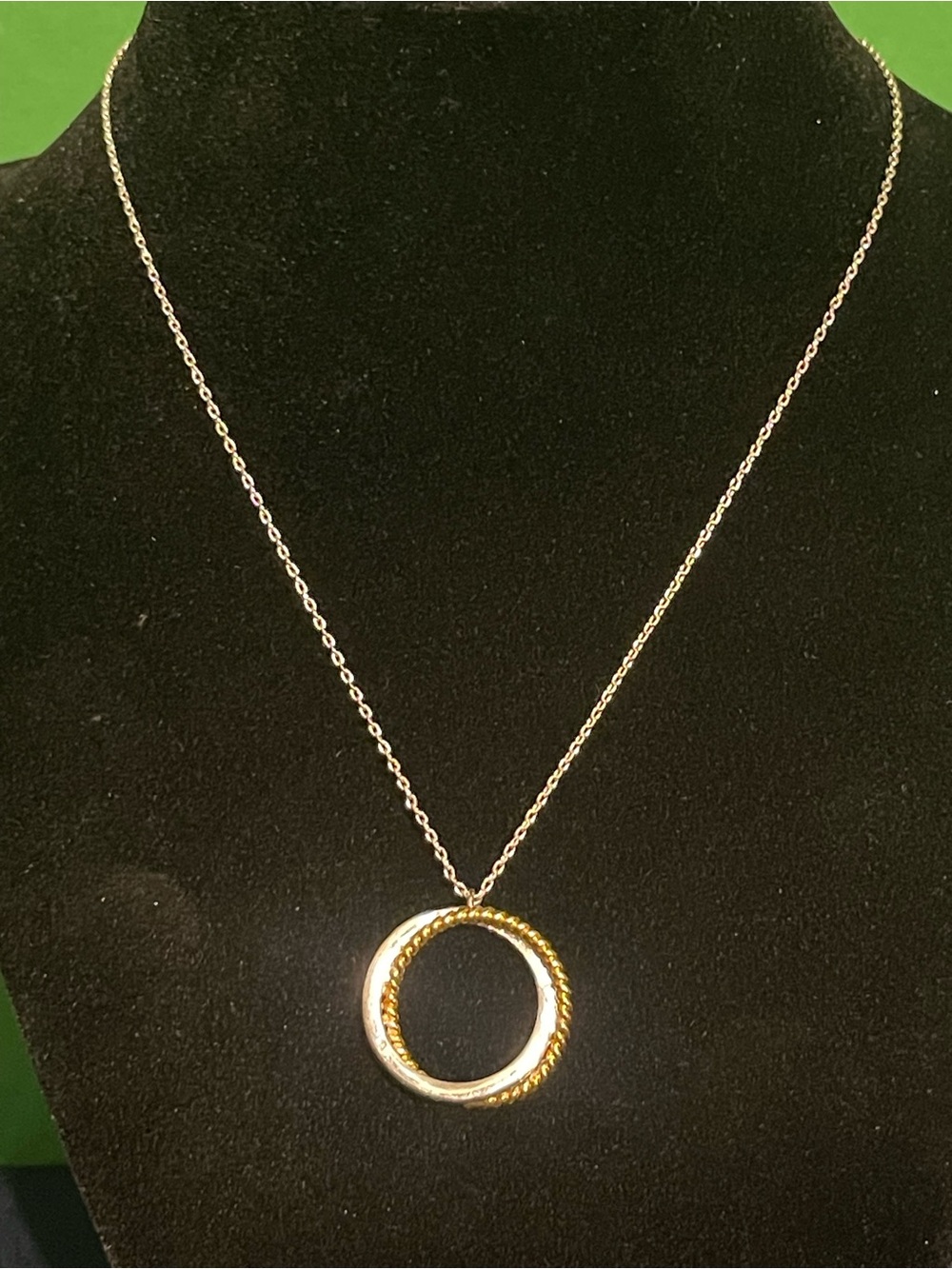 Vintage Avon Two-toned Eternity Circle Necklace Gift Set - Picture 2 of 5